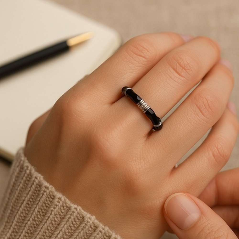 🖤 Elegant Black and Silver Band – Minimalist Chic Ring